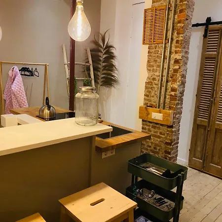 Tiny Beachhouse Bed & Breakfast Haag