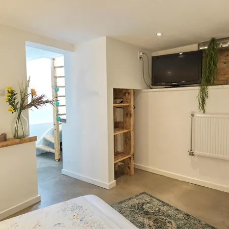 Tiny Beachhouse Bed & Breakfast *