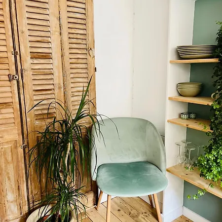 Tiny Beachhouse Bed & Breakfast Haag